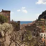 Donna Saretta Casetta Tradizionale Amalfitana Amalfi